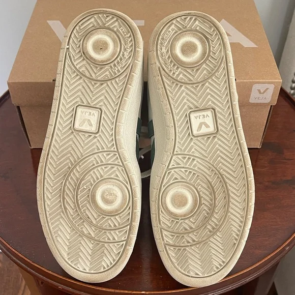 Veja V-90 Sneakers in Extra-White Cypress in Size 38 - Picture 9 of 10